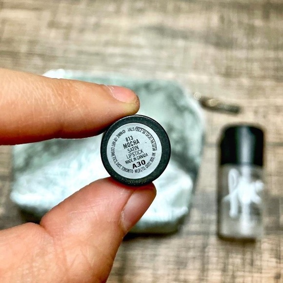 MAC Mini Bundle Bag - Picture 2 of 3